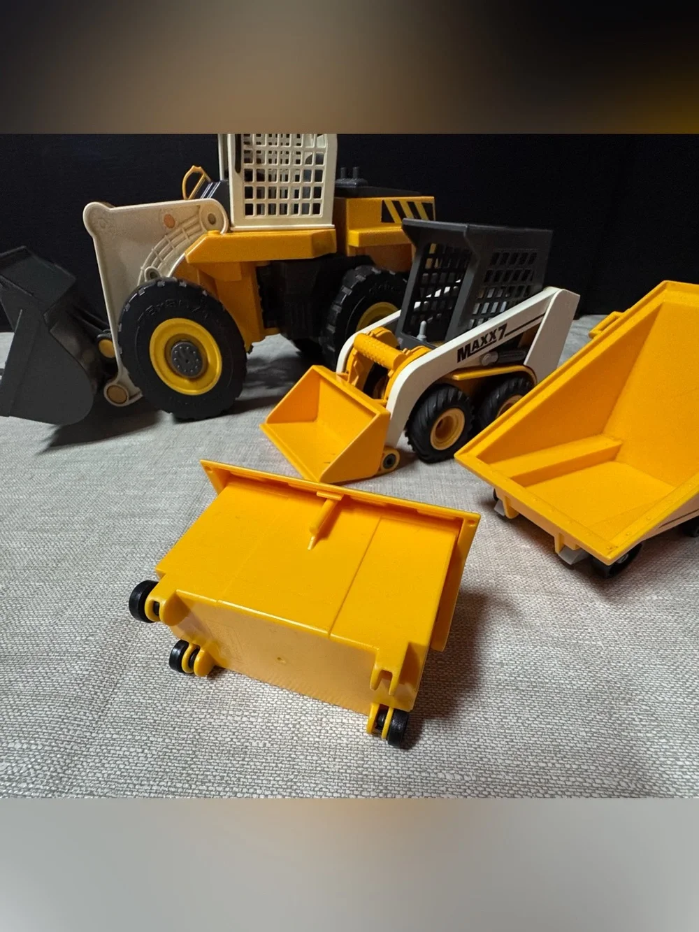 Conveyor with Mini Excavator
